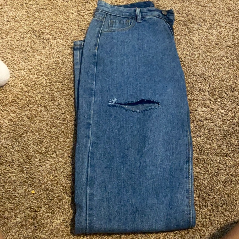 SHEIN ripped boyfriend jeans